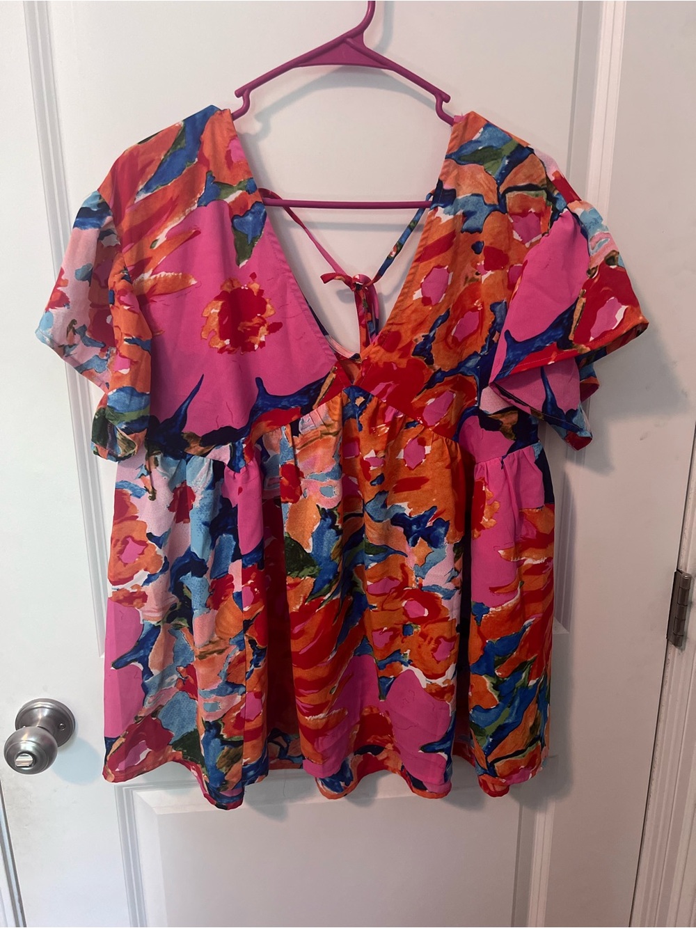 Entro Multicolor Floral V-Neck Flutter Sleeve Top with Tie in Back Size Large